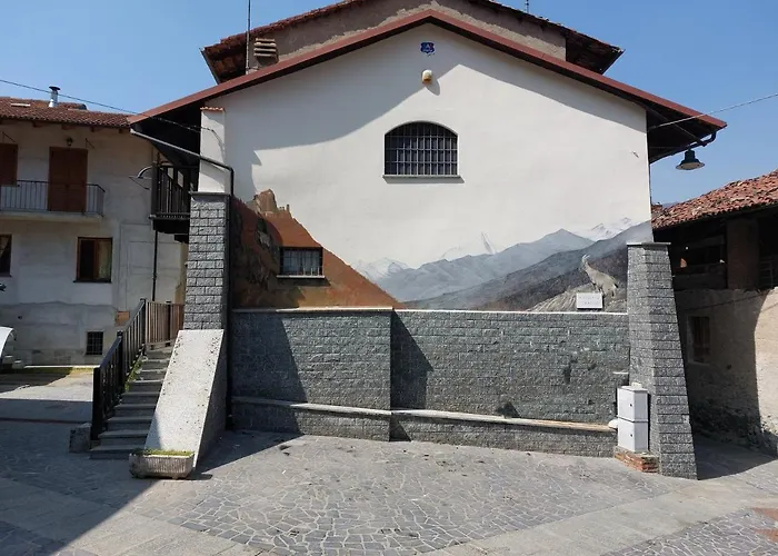 Casa del Rustico, Indipendente vista Sacra con dipinto